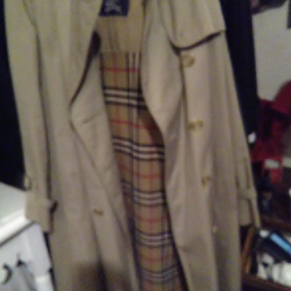 Burbery trench and rain coat - Picture 3 of 5